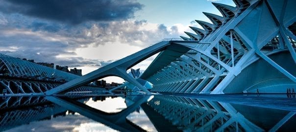 Mergers & Acquisitions, Compraventa de empresas